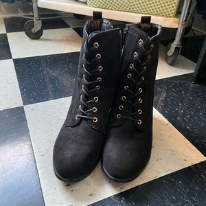Black Women’s Boots w/ Heel